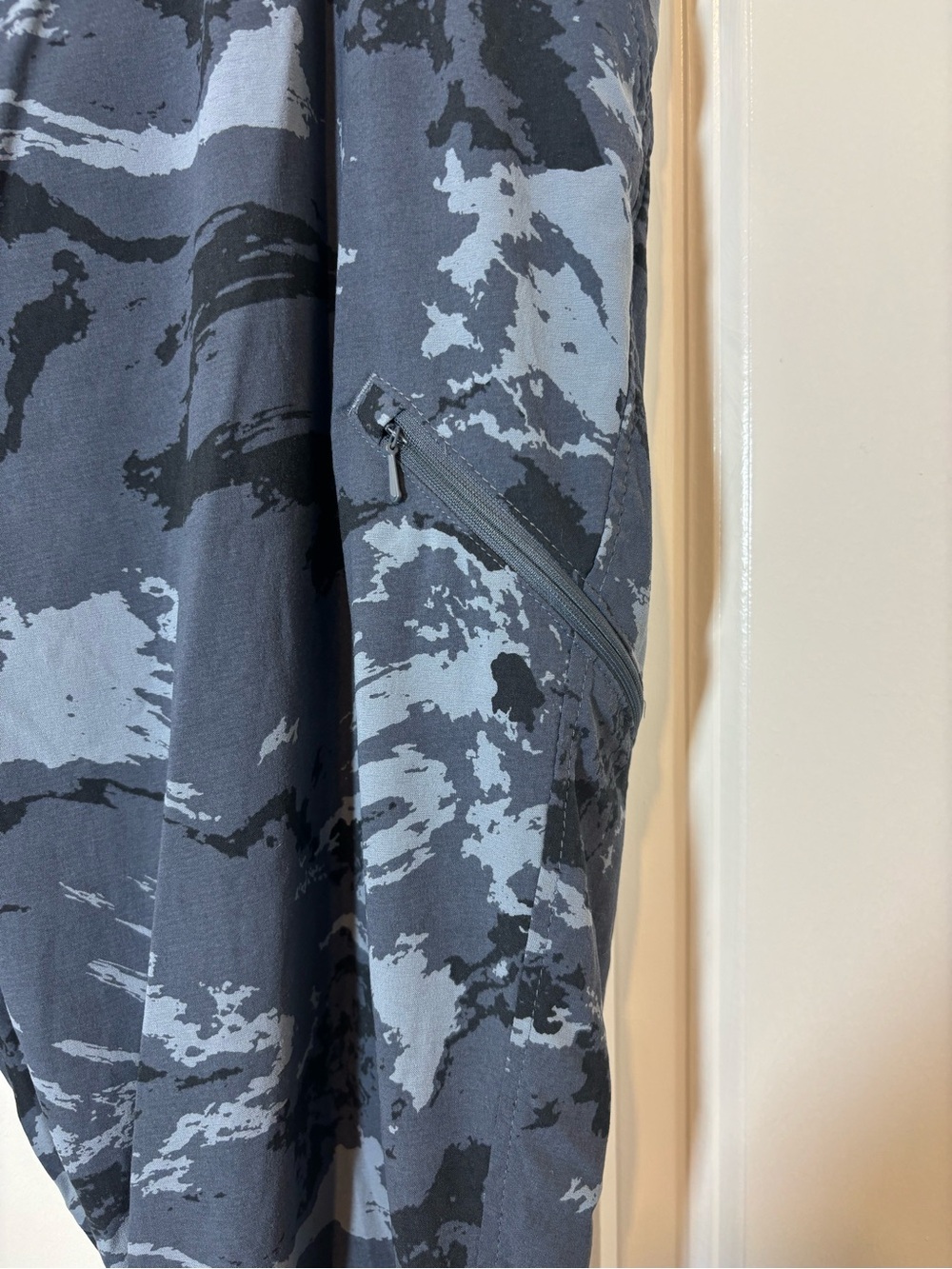 Mountain Hardwear women’s Blue-Gray Camouflage Dress Pants - Picture 2 of 5